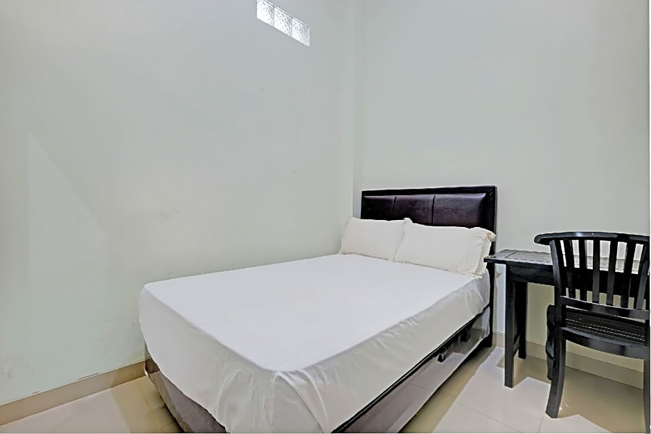 OYO Life 92935 Ayu Kost Eksklusif