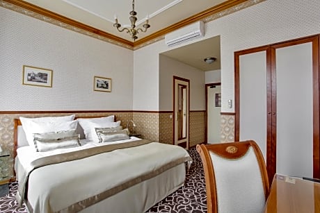 Two-Bedroom King Suite