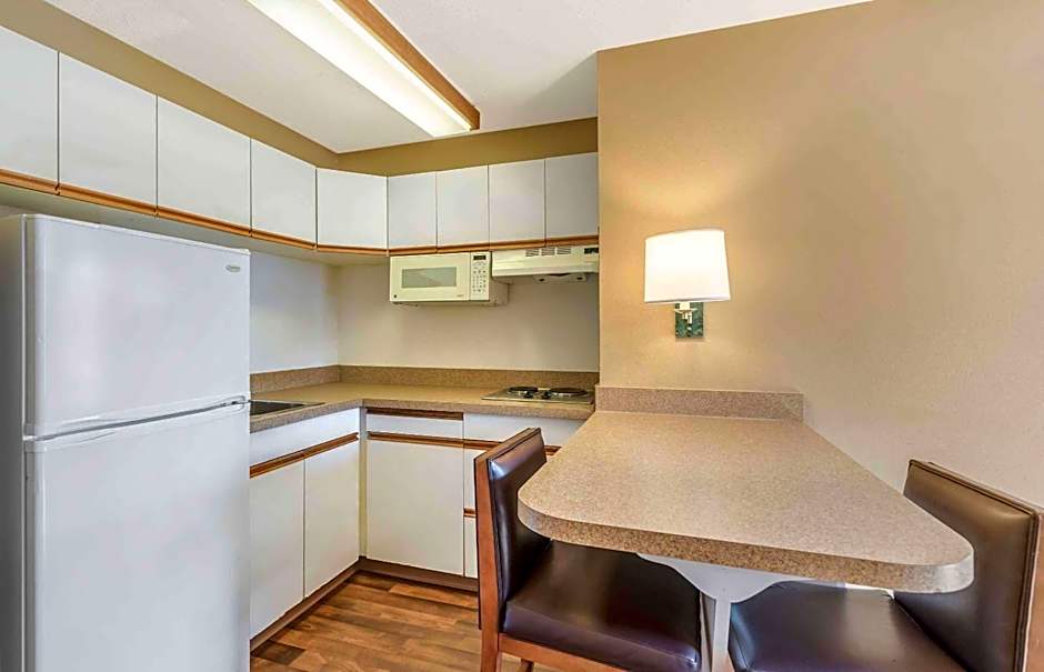 Extended Stay America Select Suites - Chicago - Naperville - East