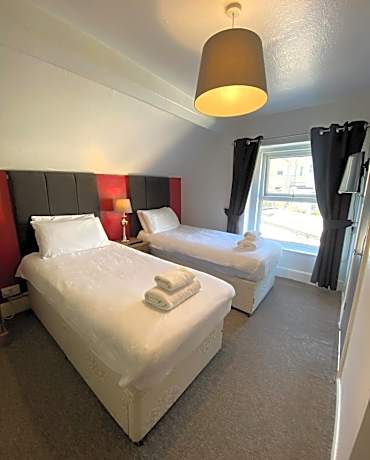Twin Room with Private Bathroom
