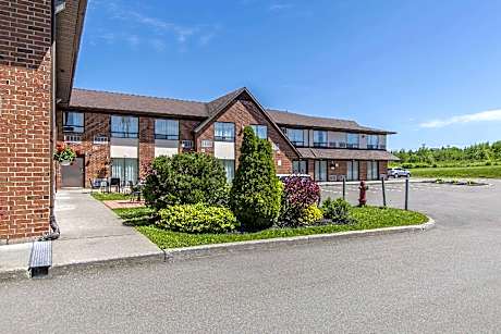 Drive Up Room with 1 Queen Bed - No Smoking