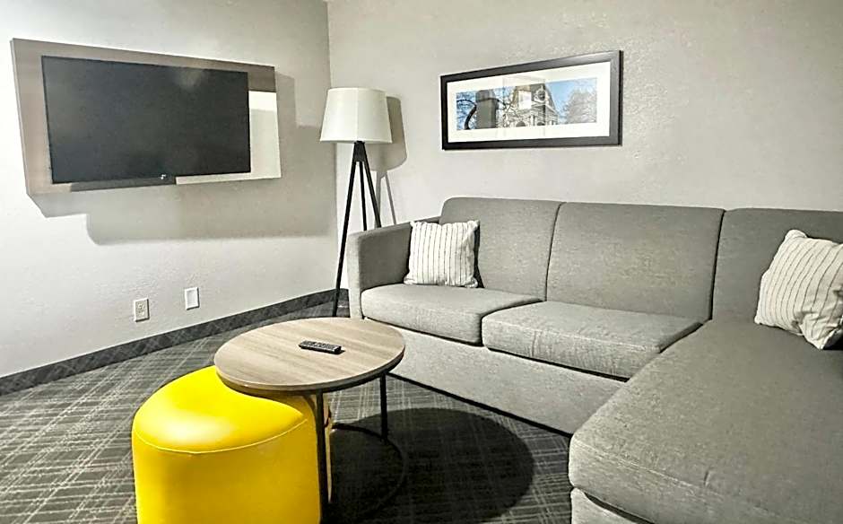 Comfort Inn & Suites Cartersville - Emerson Lake Point