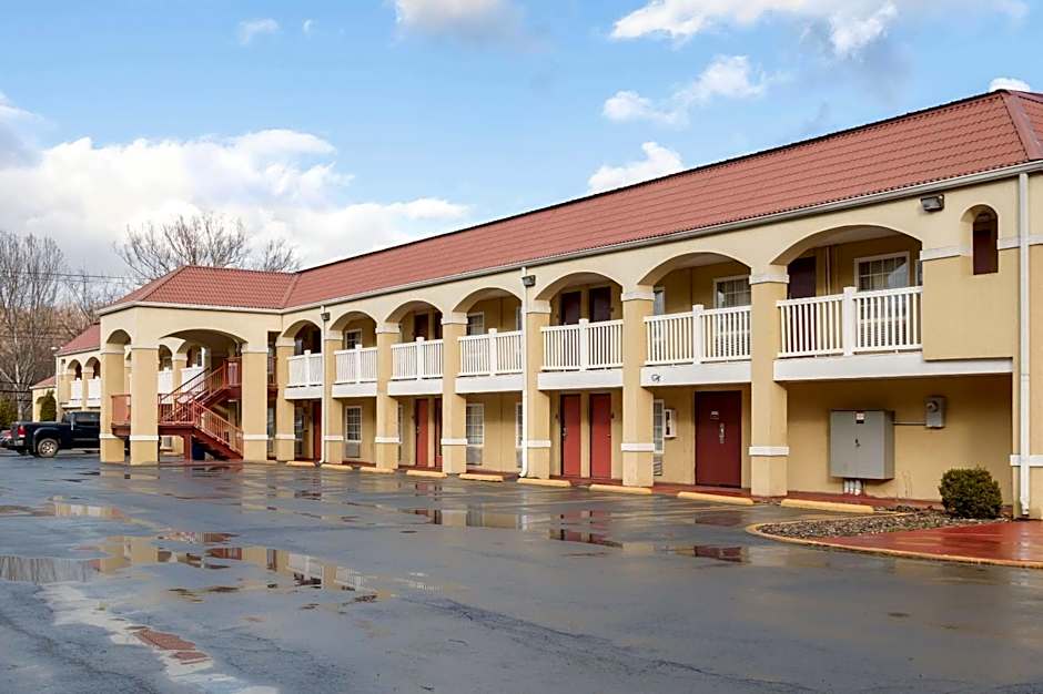 Econo Lodge Huntington - Barboursville University Area
