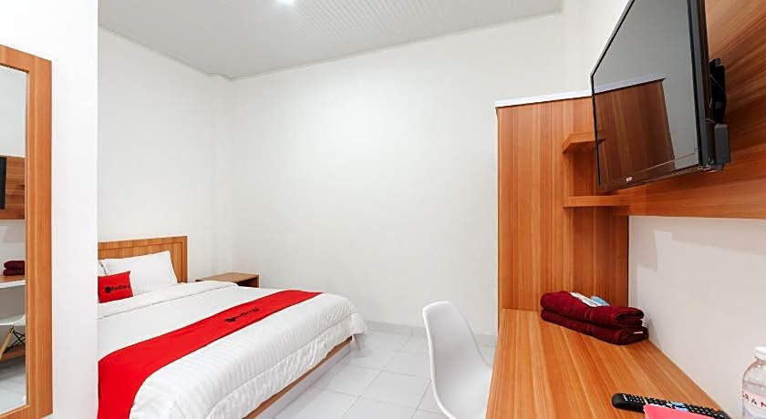 RedDoorz Plus Syariah near Mall Boemi Kedaton Lampung