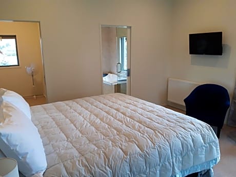 King Room with Spa Bath - Lodge