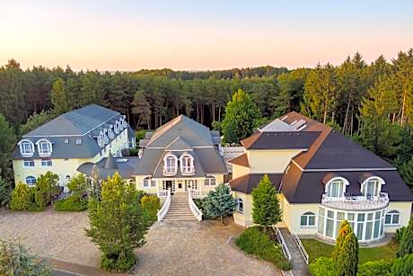 Gosztola Gyöngye-az erdő szállodája