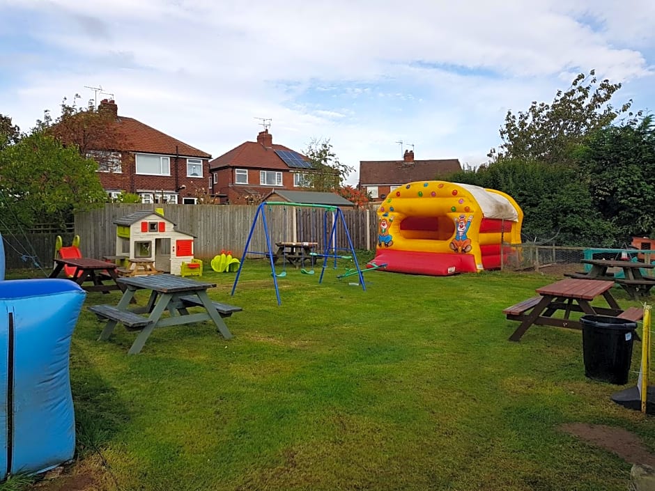 the jackdaw pub SELF CATERING STATIC CARAVAN free breakfast supplied