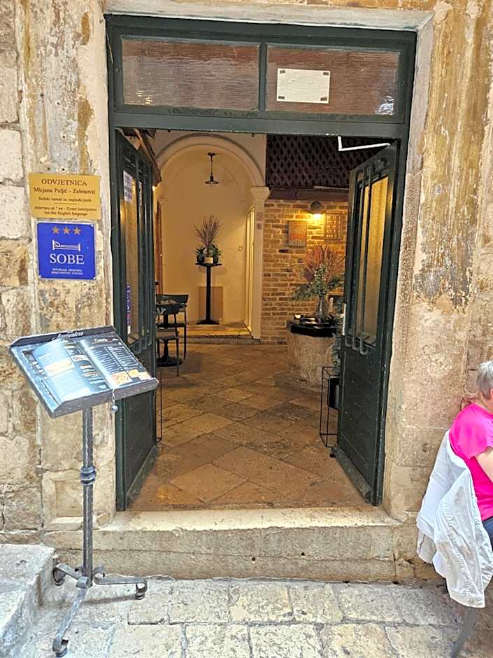 Castello Hostel