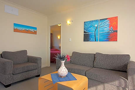 Deluxe Two-Bedroom Apartment