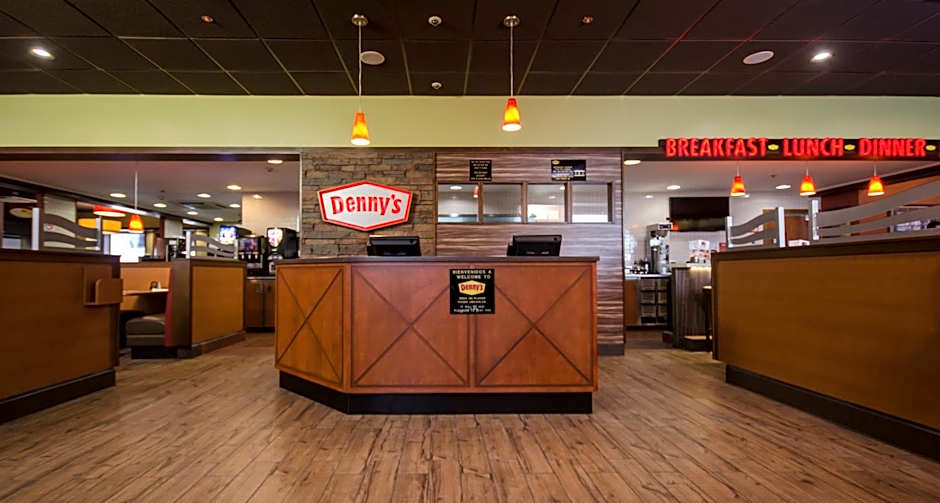 Irazu Hotel & Studios