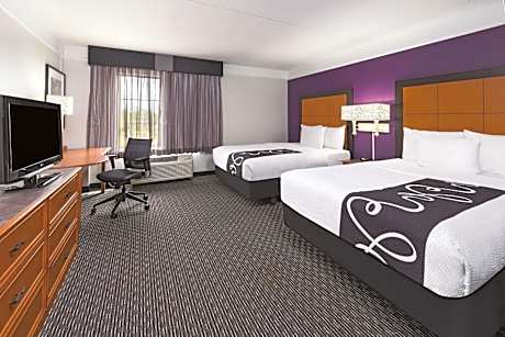 Double Room with Two Double Beds and  Roll-In Shower - Mobility Accessible/Non-Smoking