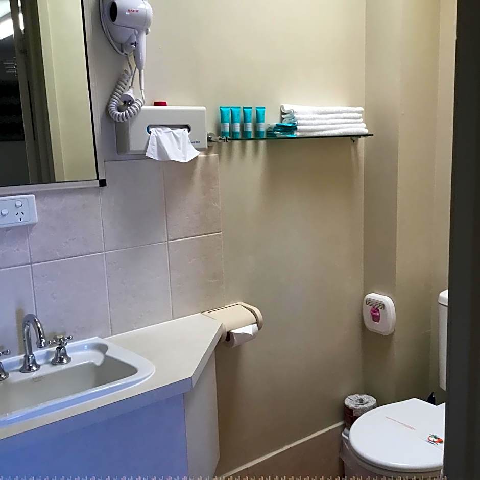 Golden Palms Motor Inn