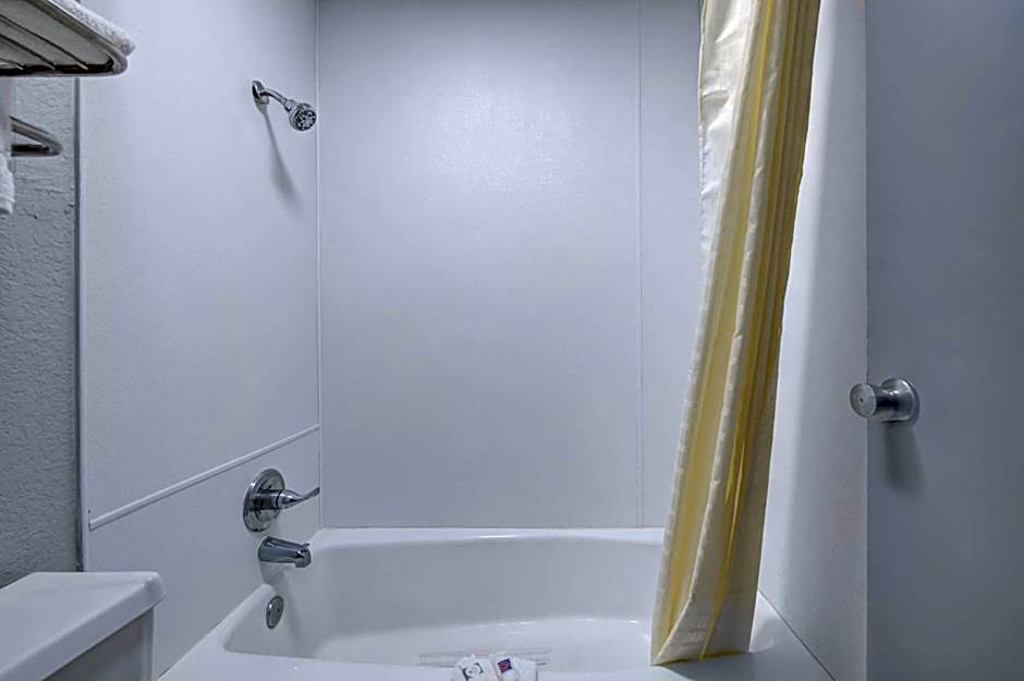 Motel 6 Chickasha, OK