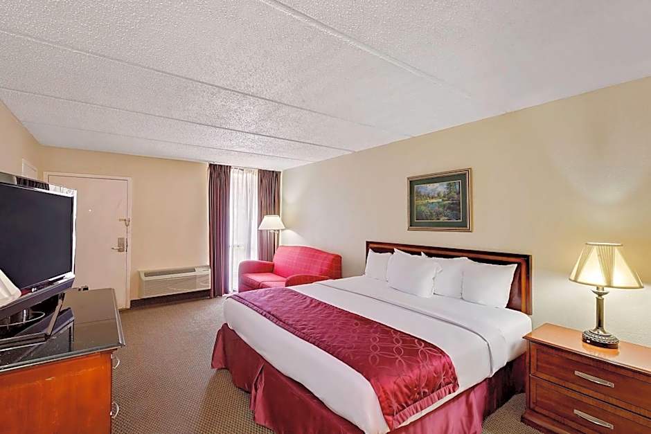 Days Inn by Wyndham Bay City