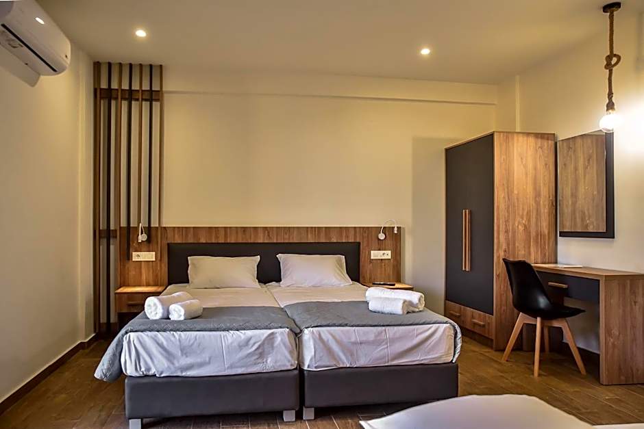 Del Mar 'Adults Only'