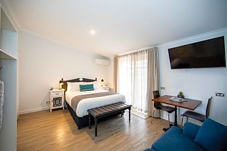 Queen Room with Kitchenette