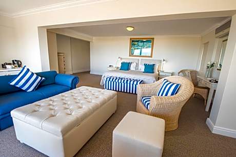 Luxury Suite with Ocean and Lagoon View - 2