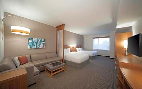 High Floor | Two Queen Beds (plus sofa bed)