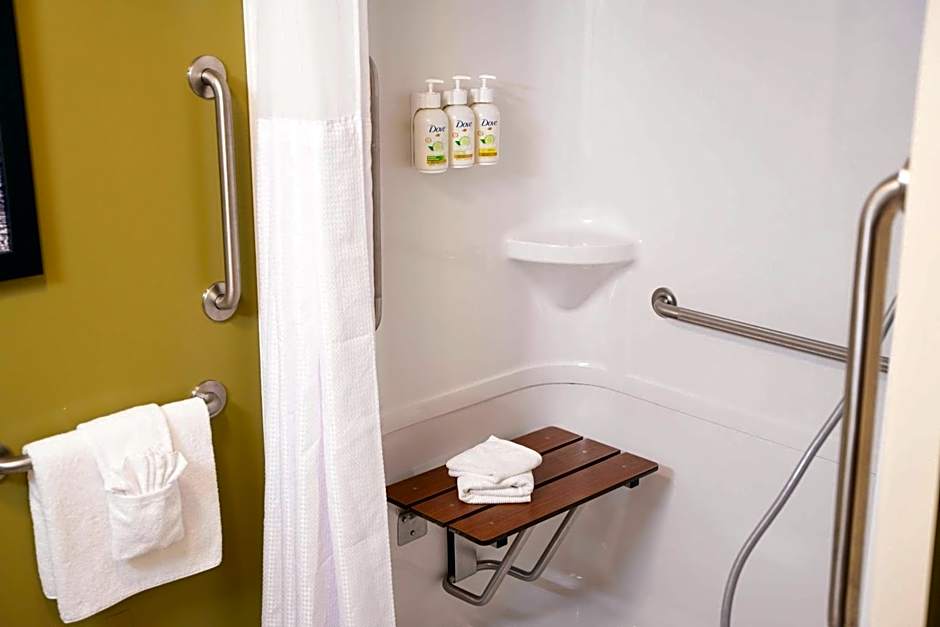 Super 8 by Wyndham Amherst NS