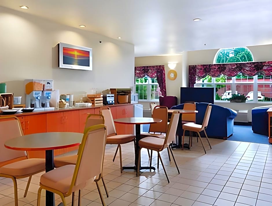 Americas Best Value Inn & Suites Racine