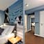 Camera Hotel