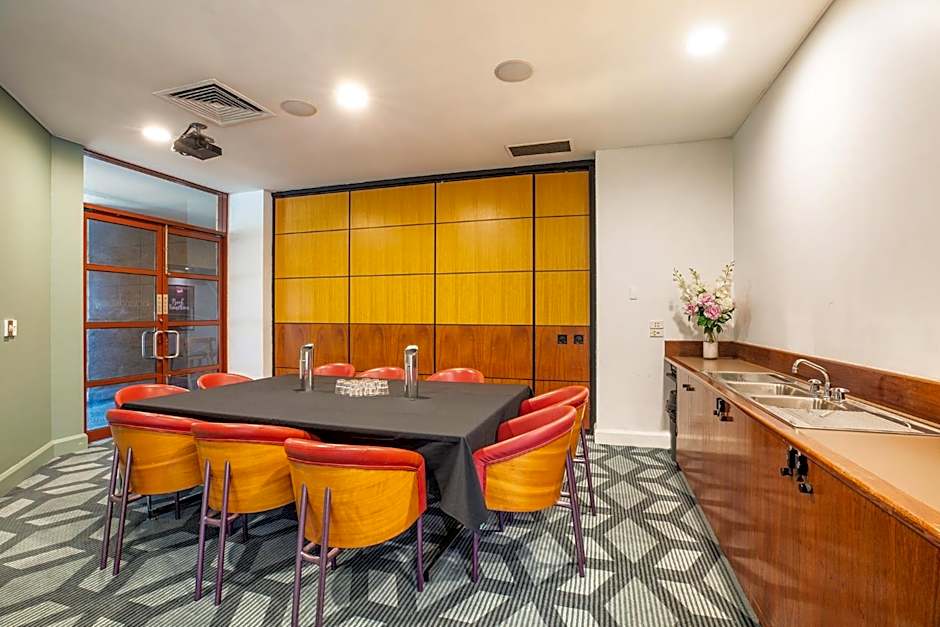 Nightcap at York on Lilydale