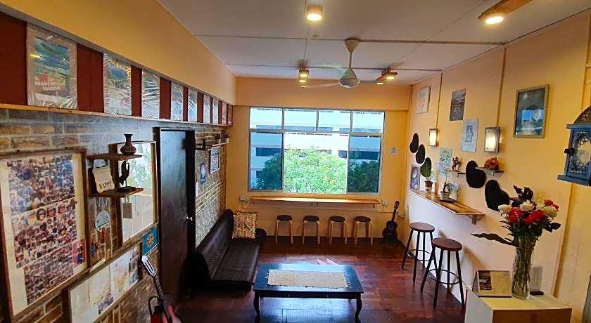 Escape Backpackers KK