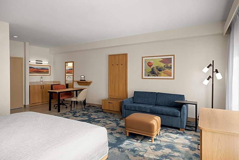 Hampton Inn & Suites Ontario