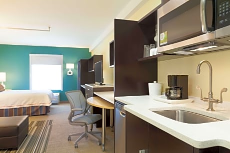 1 Queen Bed Studio Nonsmoking