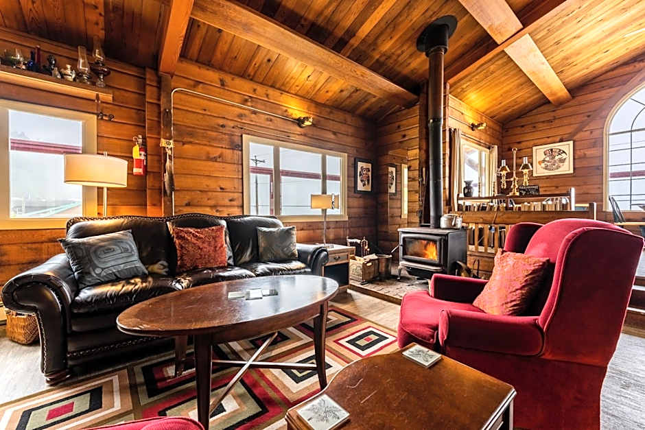 Alert Bay Lodge