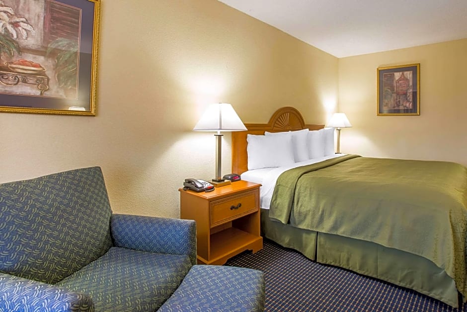 Photo 1 of 7 of 1 King Bed, Accessible, Nonsmoking