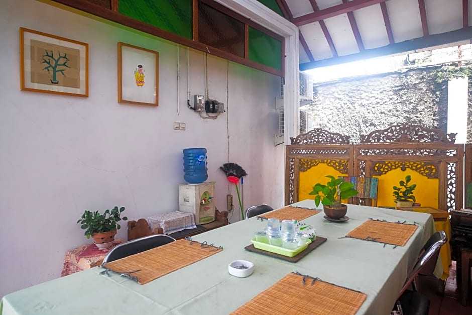 RedDoorz @ Griya Cemara Homestay Yogyakarta