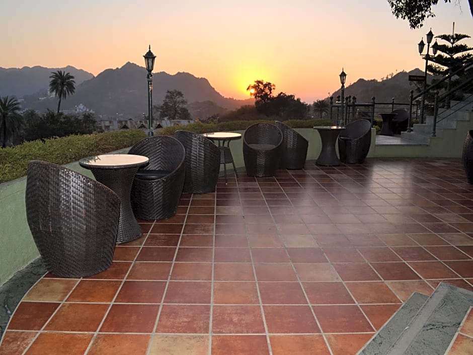 The Colonial Manek Manor by SAH