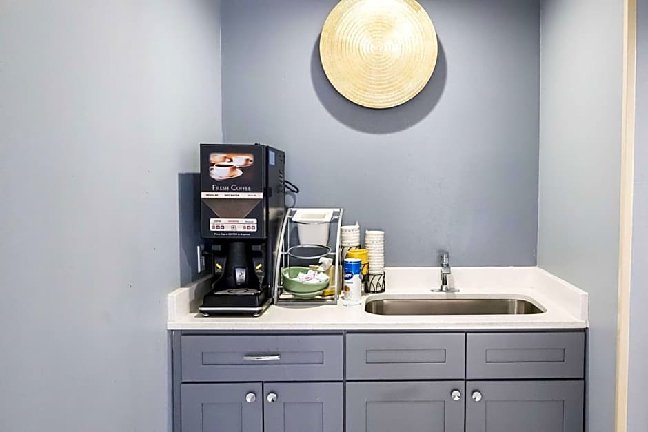 Baymont by Wyndham College Park Atlanta Airport South