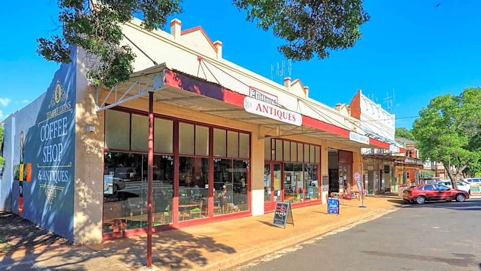 Golden Peak Motel PeakHill