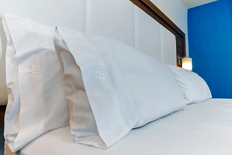 Holiday Inn Express Hollywood Walk of Fame By IHG