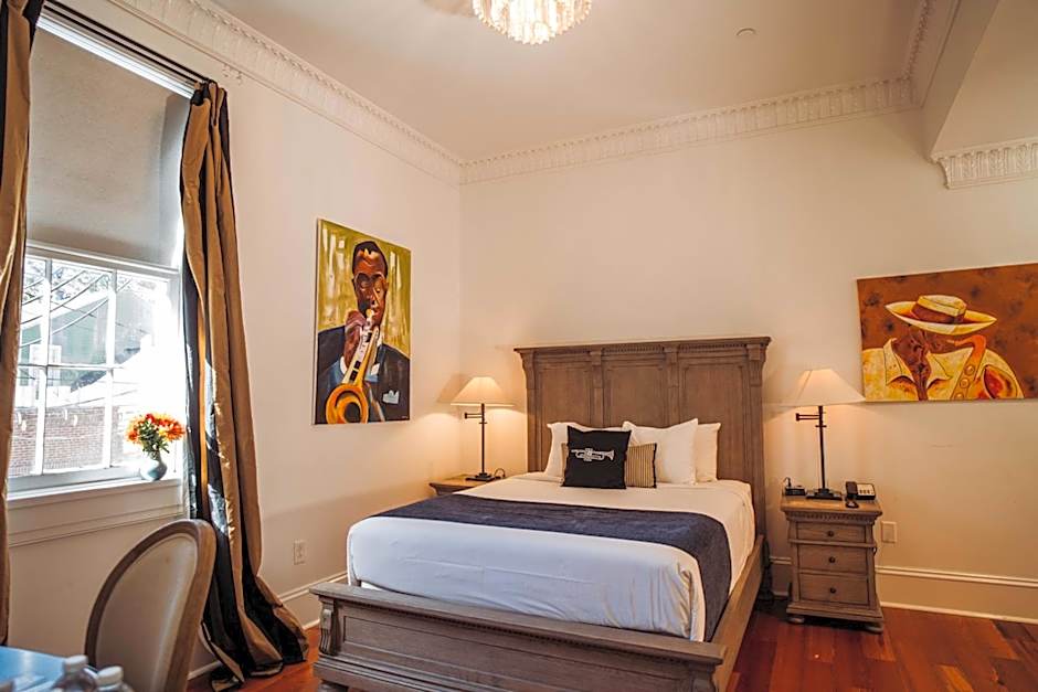 Royal Frenchmen Hotel and Bar