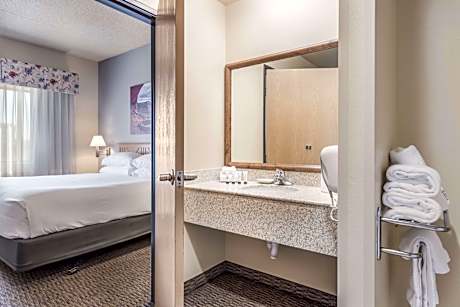 Suite With Kitchenette