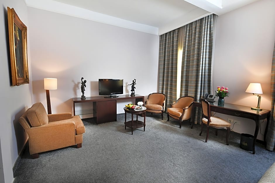 Le Bristol Hotel