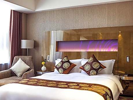 Deluxe King or Twin Room