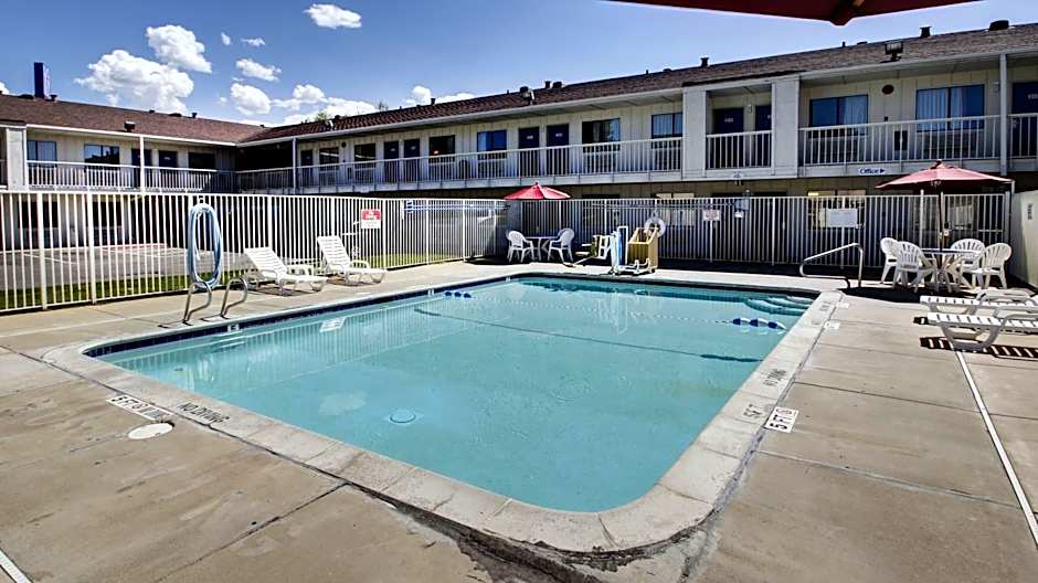 Super 8 by Wyndham Woods Cross - Salt Lake City North