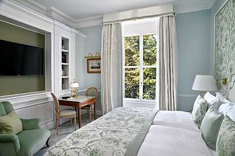 Superior Double Room with Garden and City Views