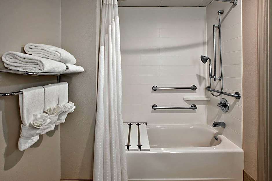 Holiday Inn Express Hotel & Suites Manchester Conference Center By IHG