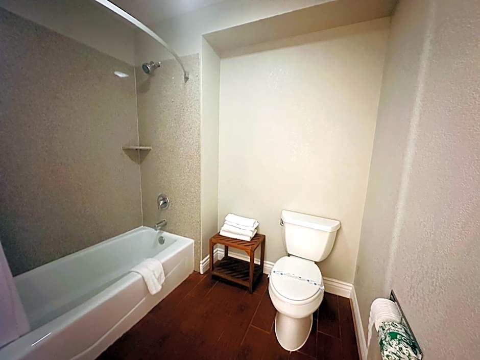 Casa Blanca Hotel & Suites Orange SR-55 Freeway, Near Honda Center, Chapman University, Disneyland