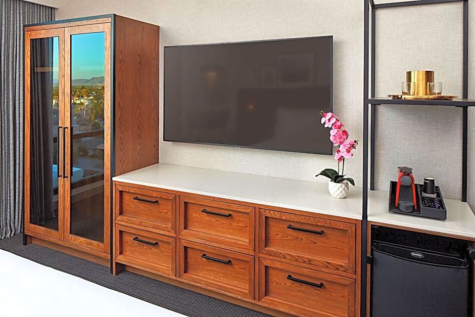 Senna House Scottsdale, Curio Collection by Hilton