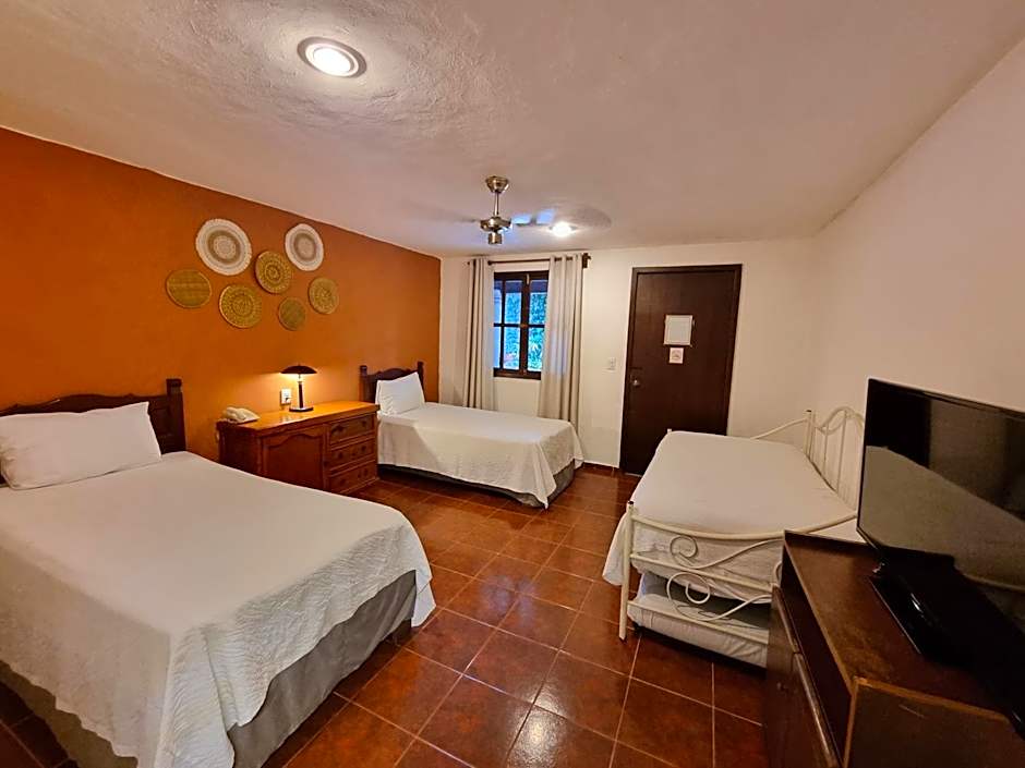 Hotel Holly