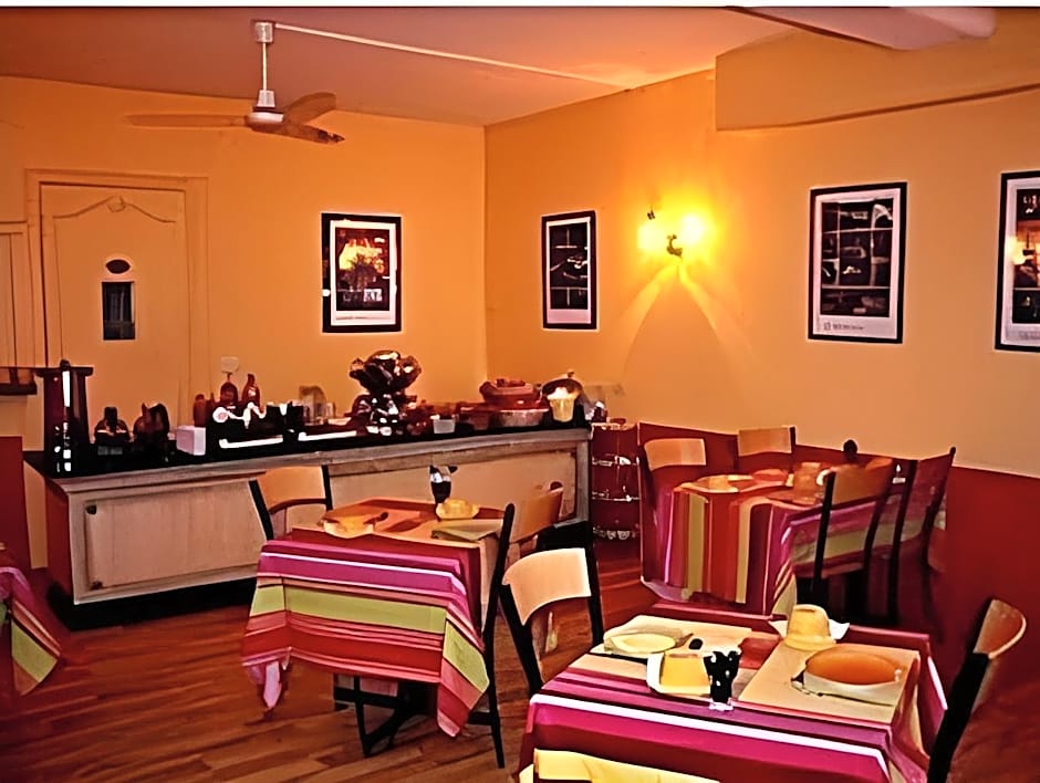 Logis Hotel Lafayette Rochefort France