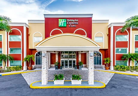 Holiday Inn Express Hotel & Suites Bradenton West, an IHG Hotel
