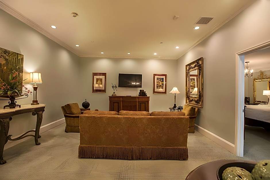 Bienville House Hotel