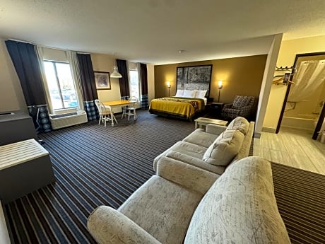 Deluxe King Suite
